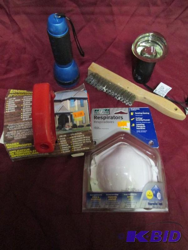 lot 436 image: Small lot of builders supplies. Flashlight, ...