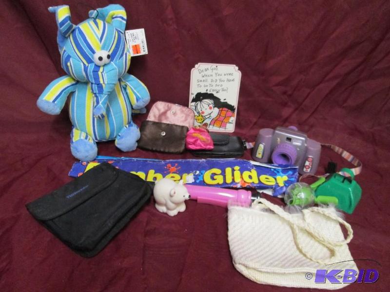 lot 460 image: Small lot of childrens toys and bags....