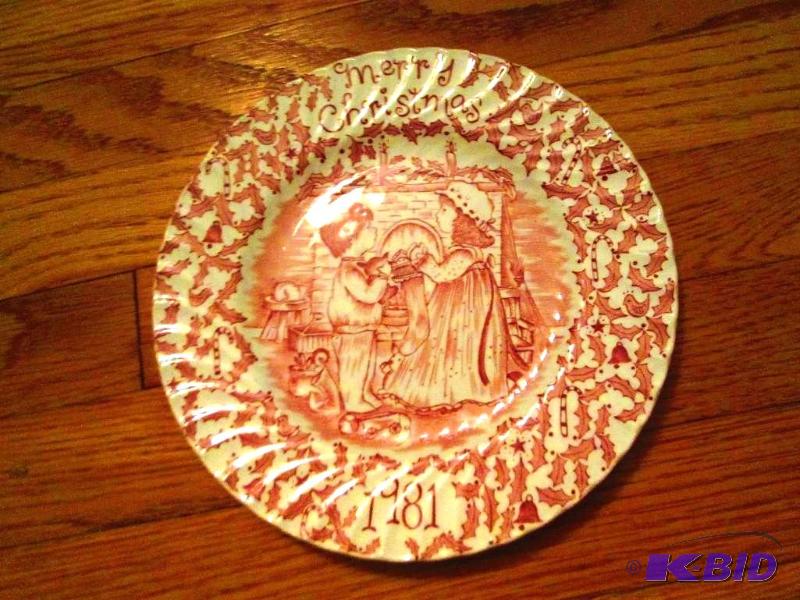 lot 74 image: Merry Christmas 1981 Royalm Crownford plate, ...