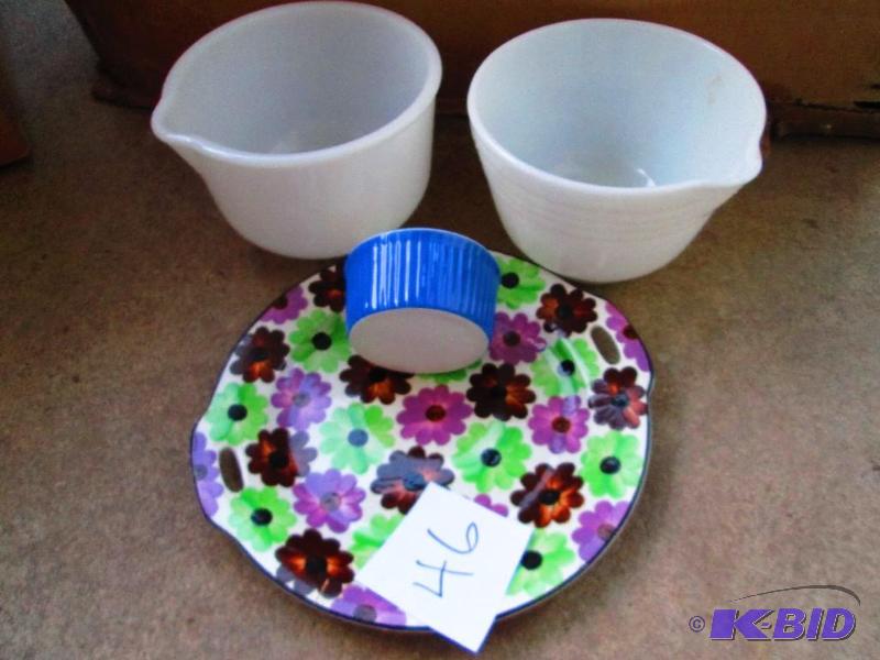 lot 76 image: 2 pyrex bowls, plate and dish...