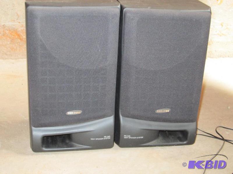 lot 8 image: Pair of Samsung speakers...