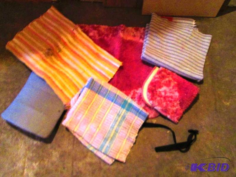 lot 80 image: Lot of assorted fabric...