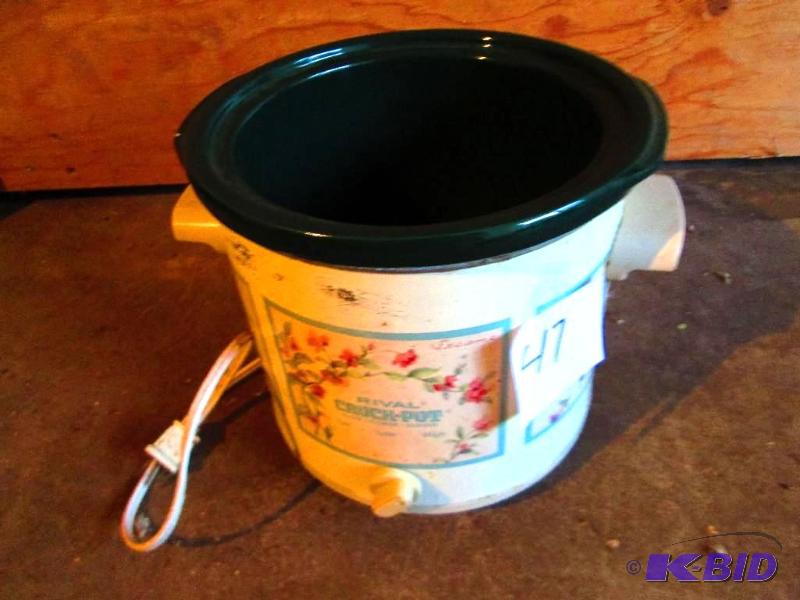lot 83 image: Crock pot simmering household fragrance, etc....