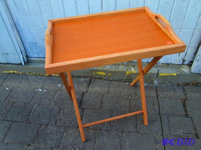 lot 92 image: Folding TV Dinner tray...