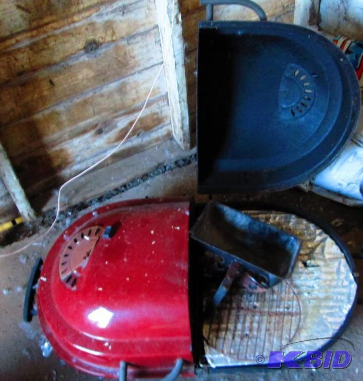lot 94 image: Large Charcoal grill, legs not included...