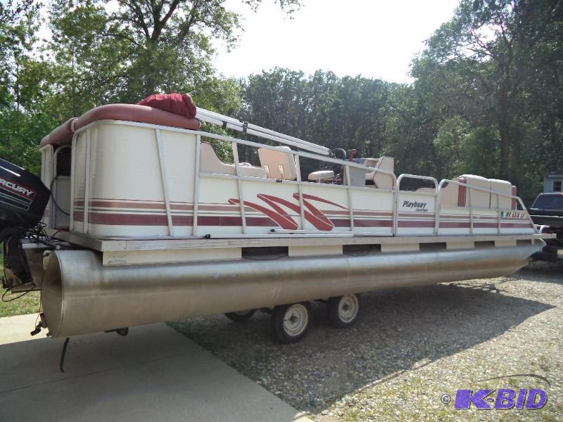 lot 3 image: 1993 Playbouy Challenger 24Ft Pontoon