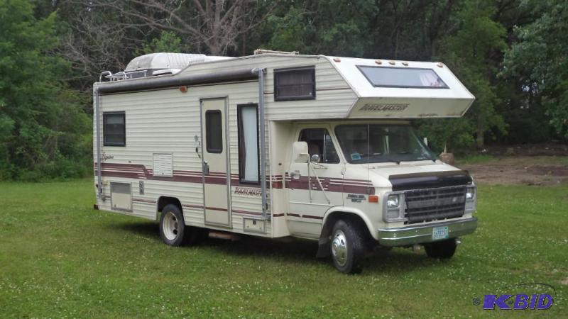 lot 4 image: 1987 Travel Master - Signature