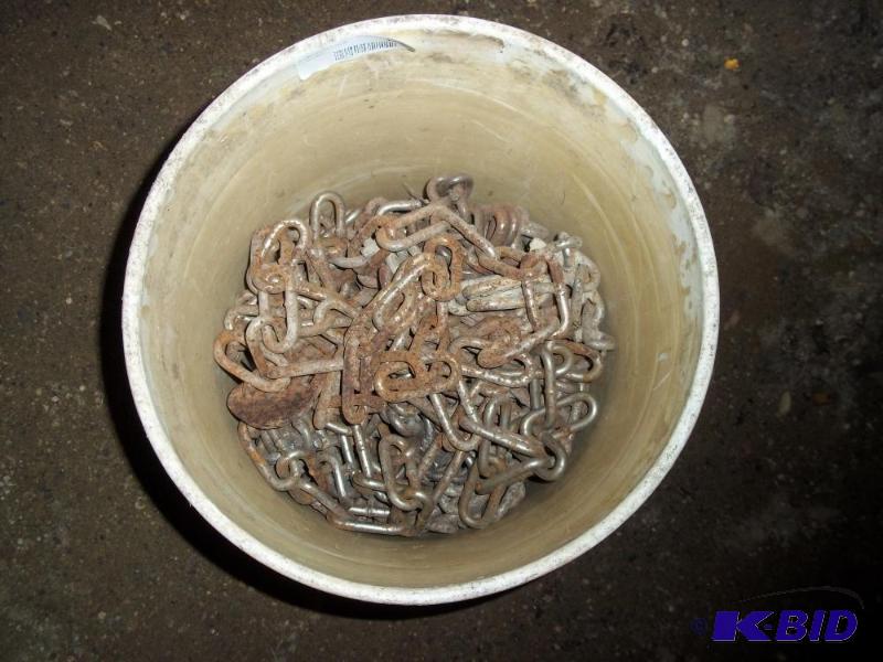 lot 106 image: Bucket of Misc Chain