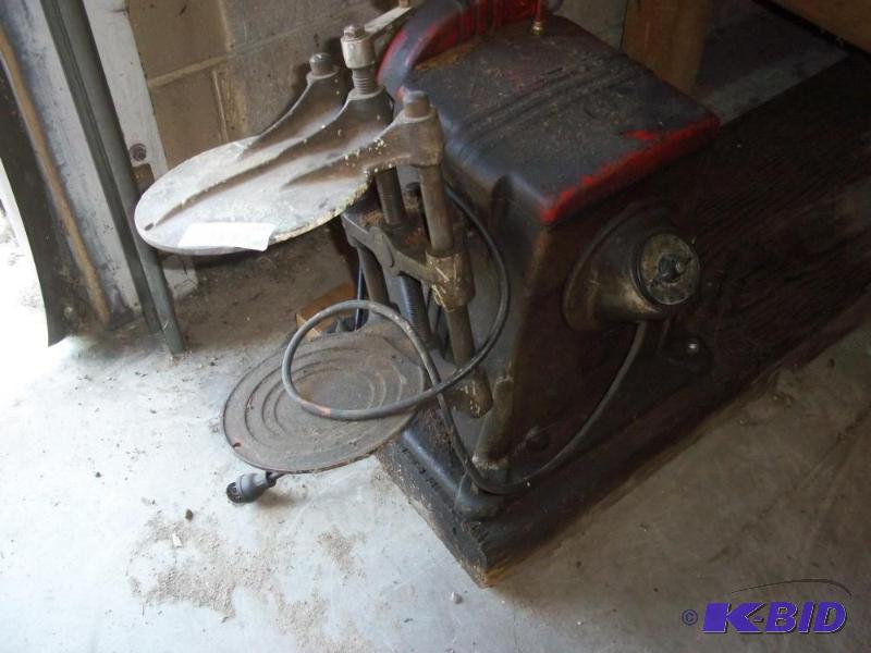 lot 114 image: Paint Shaker