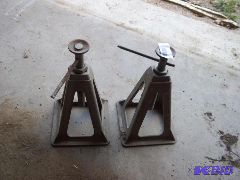 lot 116 image: Set of Alum Camper Jacks
