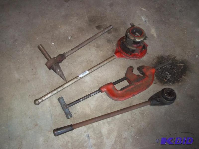 lot 125 image: Ridget Pipe Cutter, Ridget Pipe threaders, Reamer