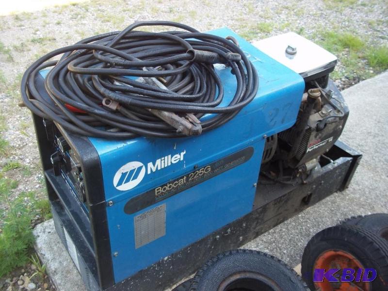 lot 13 image: Miller Bobcat 225G Welder