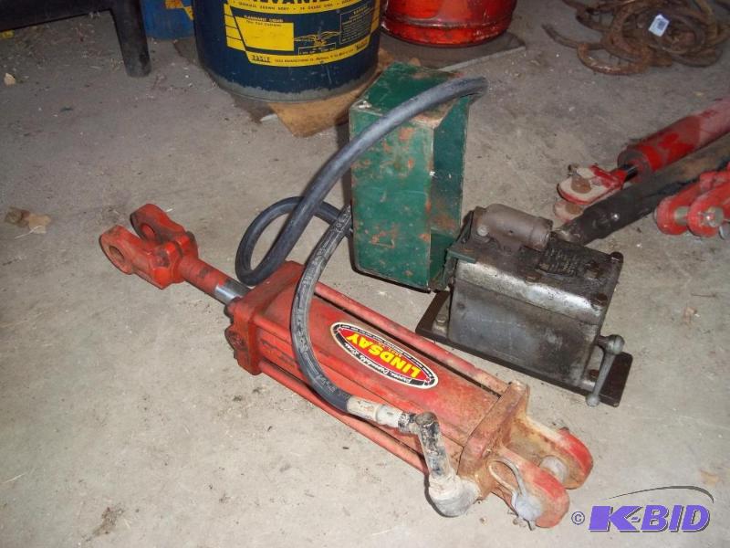 lot 133 image: Hydraulic Ram and Pump