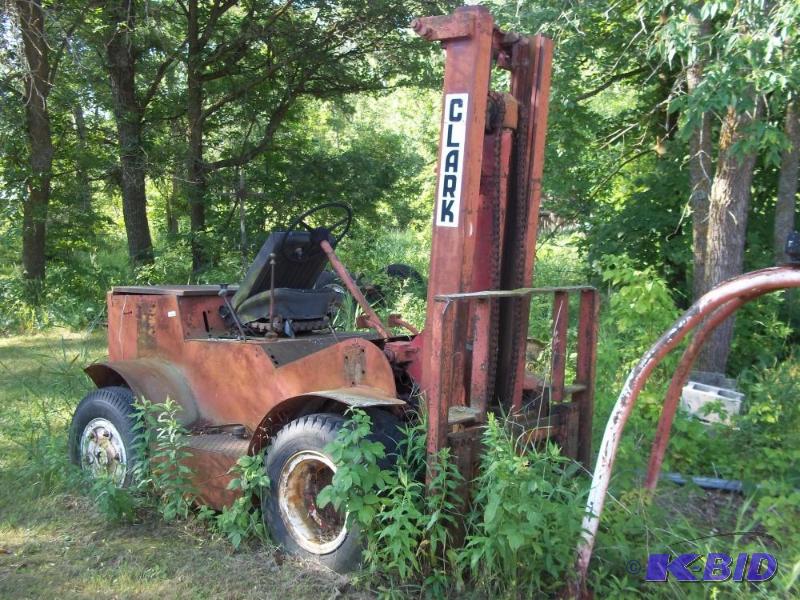 lot 14 image: 1960 Ross Fork Lift 20000 Capacity