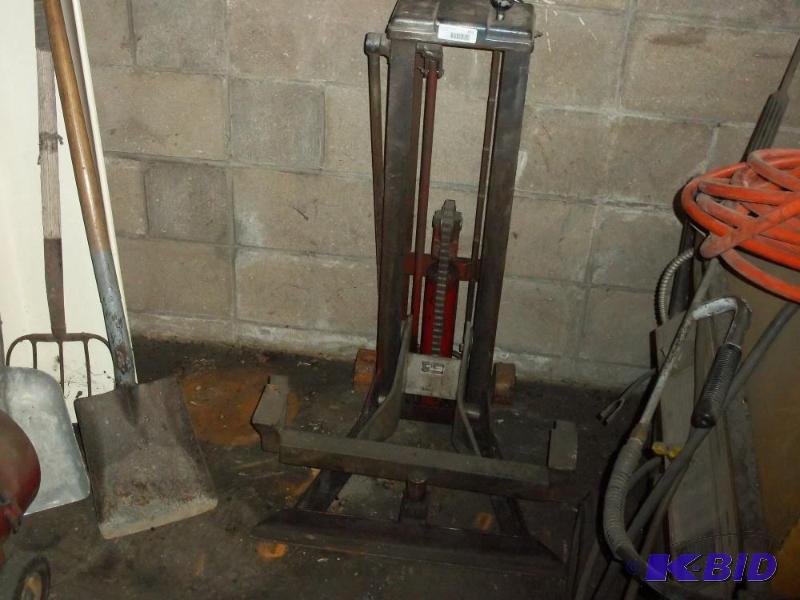 lot 152 image: Bumper Jack   Works