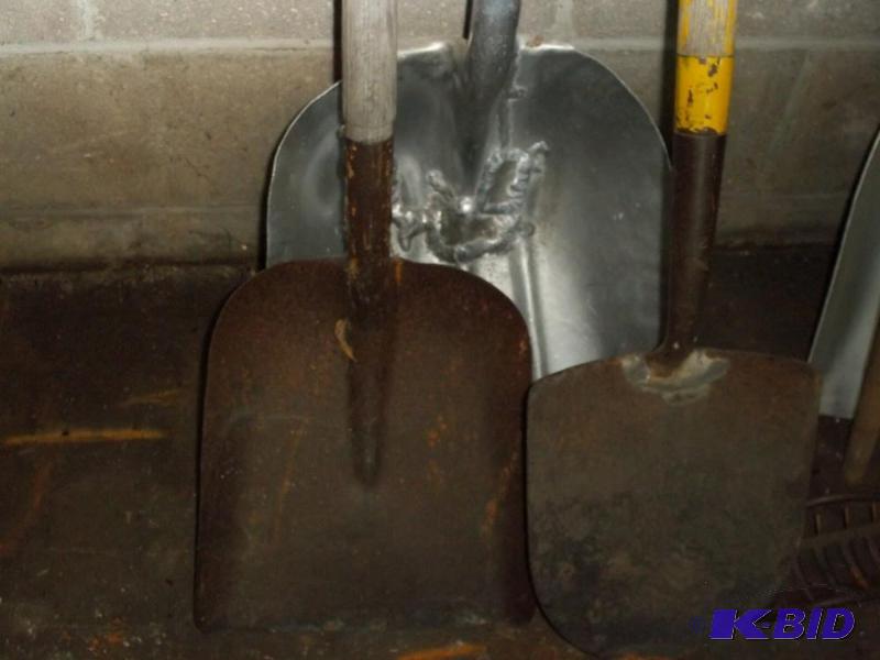 lot 158 image: Alum Shovel, Square Shovel,Spade