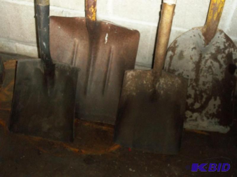 lot 159 image: 4 Misc Shovels