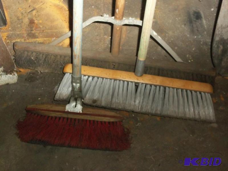 lot 160 image: 3 Brooms
