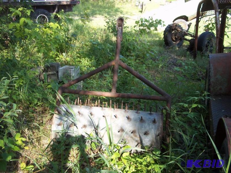 lot 17 image: Lawn Aerator