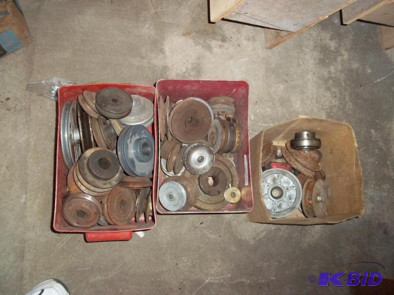 lot 180 image: 3 boxes of Pulleys