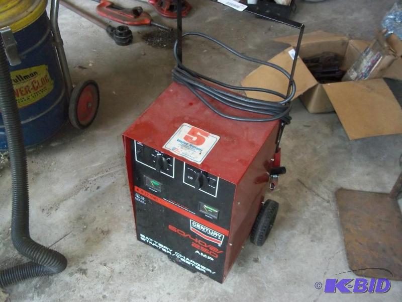 lot 189 image: Century Battery Charger  Works