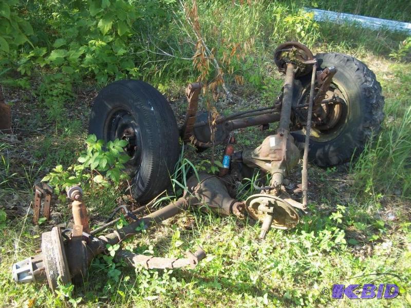 lot 19 image: 3 Willys Jeep Front Axles   Dana 44s