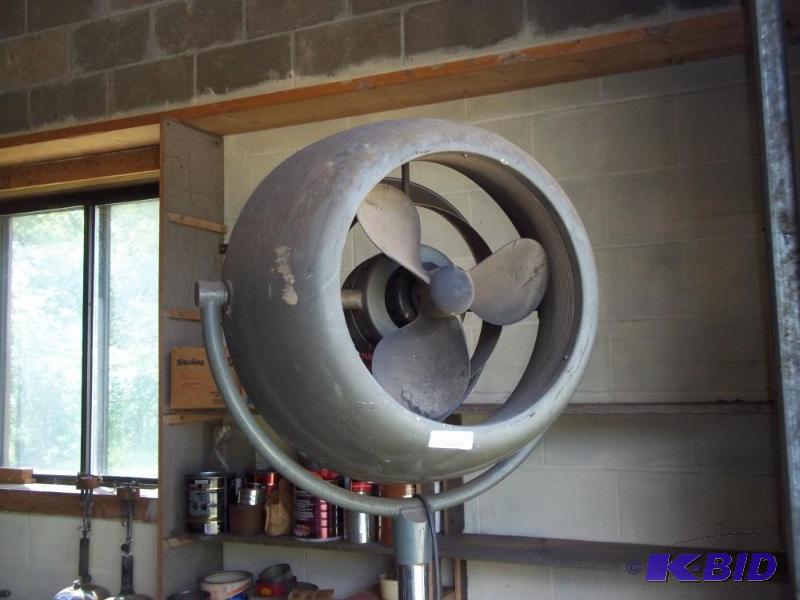 lot 193 image: Vintage Industrial Floor Fan with adjustable height