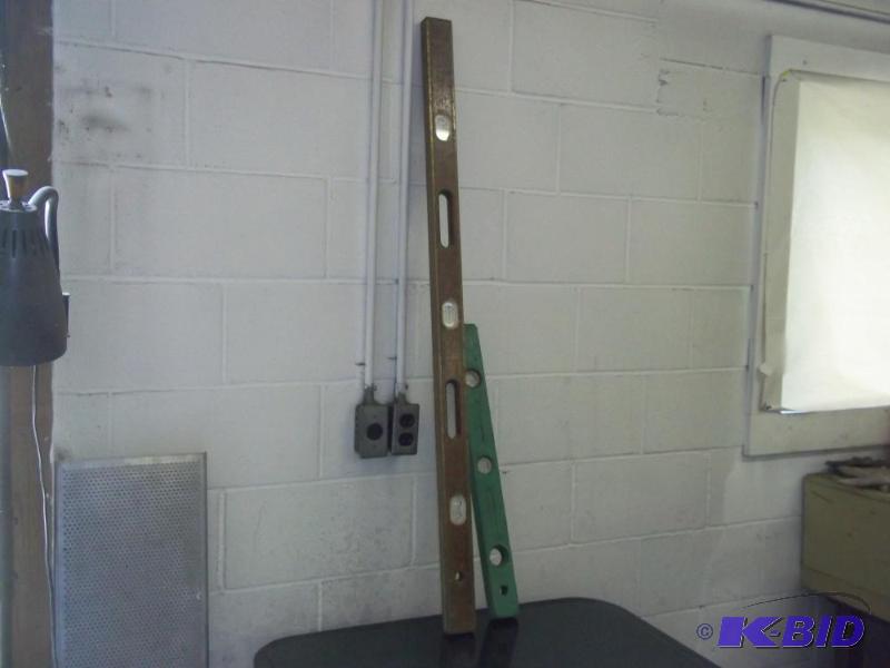 lot 198 image: 2 ft and 4 ft Wood Levels