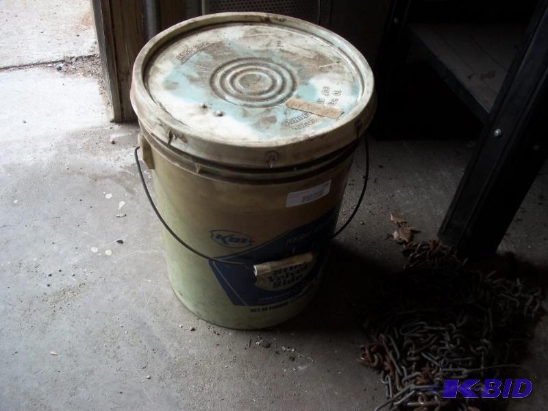 lot 199 image: Bucket of new grease