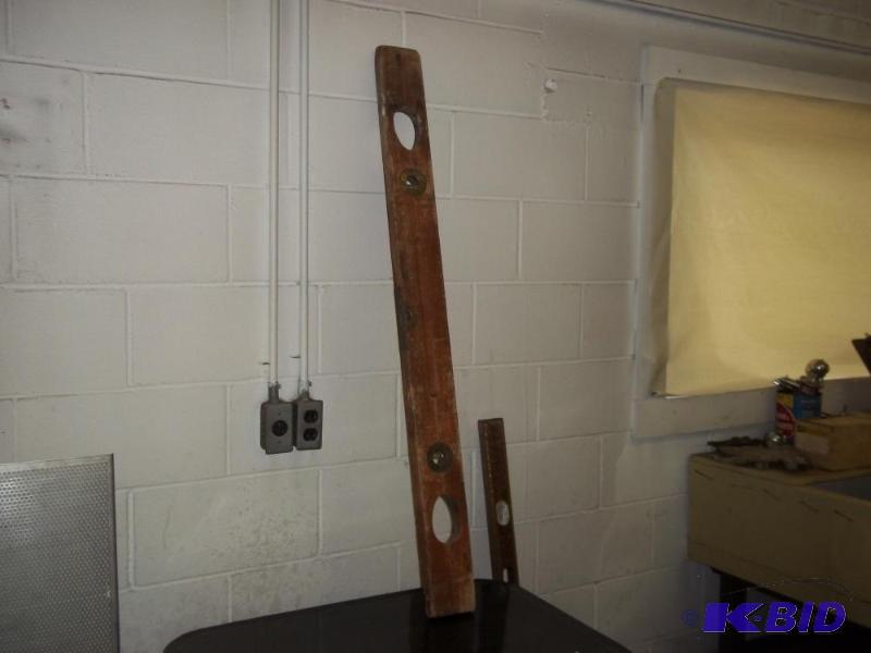 lot 202 image: 4 ft wood Stanley Level