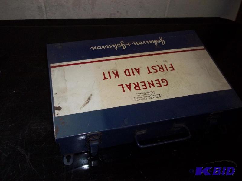 lot 206 image: Vintage first Aid Kit