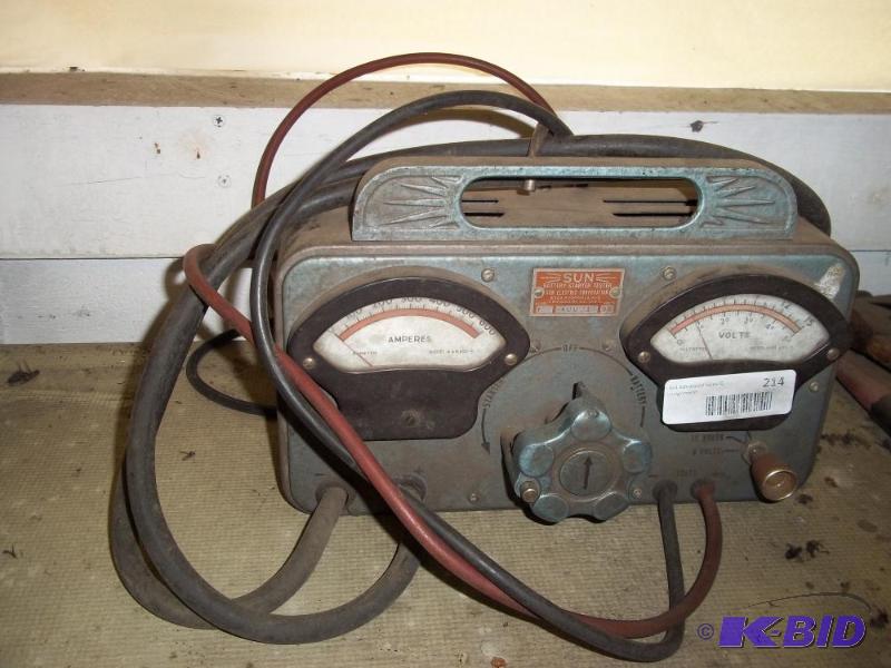lot 214 image: Vintage Sun voltmeter and Loadteater