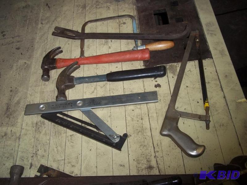lot 220 image: 2 Hammers, 2 saws, Square, Prybar