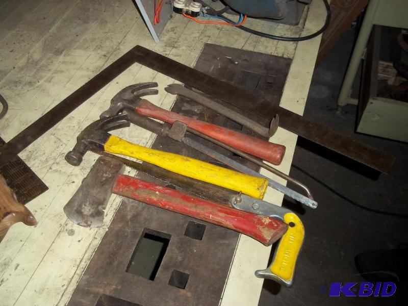 lot 224 image: 2 hammers, hachet, 2 saws, Square ,Prybar