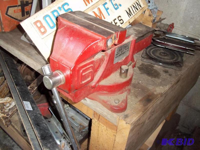 lot 227 image: 6 in vise