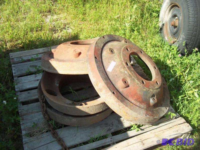 lot 23 image: Tractor Weights