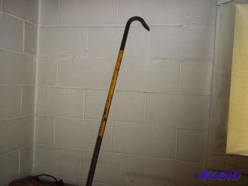 lot 237 image: Extra large Crowbar