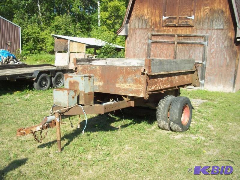 lot 25 image: Farm Implement Hydraulic Dump Box