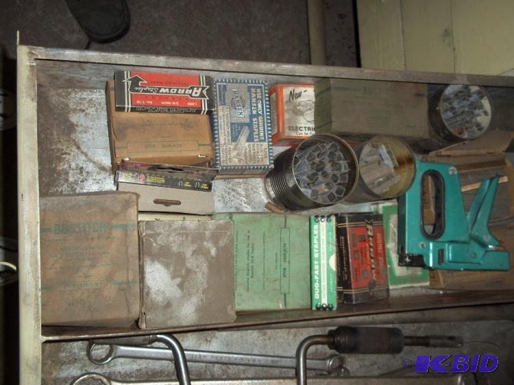lot 255 image: Staple gun with large selection of staples