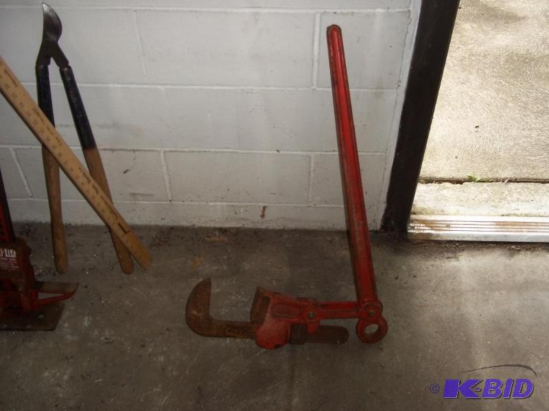 lot 263 image: Ridgid Pipe wrench 48 in