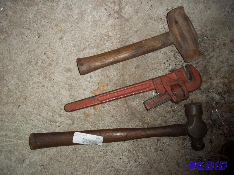 lot 268 image: 2 hammers, pipe wrench