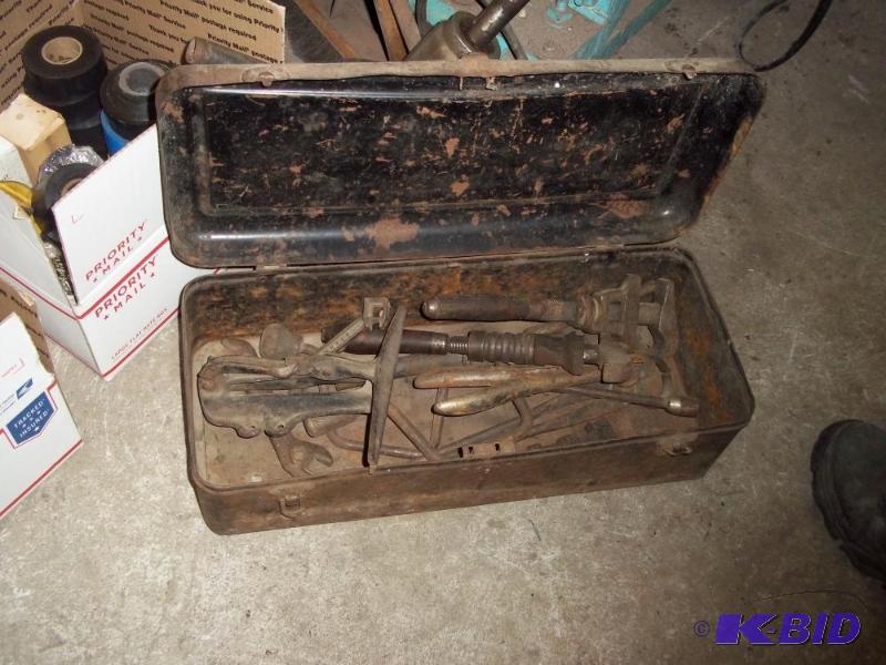lot 270 image: Model T Toolbox with misc vintage tools