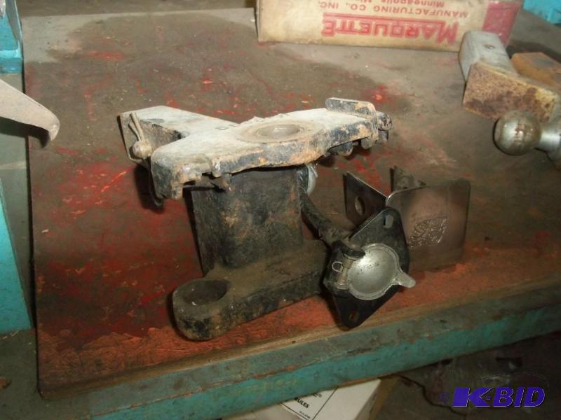 lot 292 image: Receiver insert, light adapter, one receiver cover