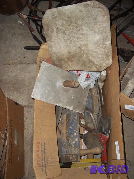 lot 310 image: Sheet rock tools