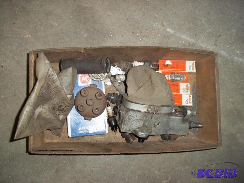 lot 317 image: Spark plug sandblaster and sparkplugs