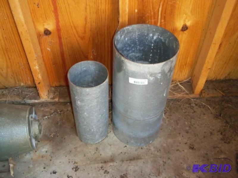 lot 32 image: Roll of Galvanized Flashing and 14 ga Galvanized Tube