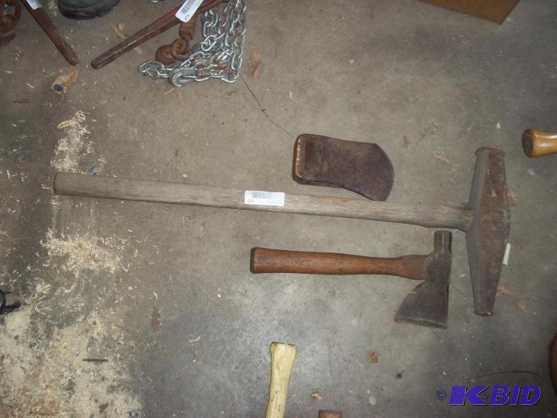 lot 323 image: Spike hammer, Hatchet, Axe Head
