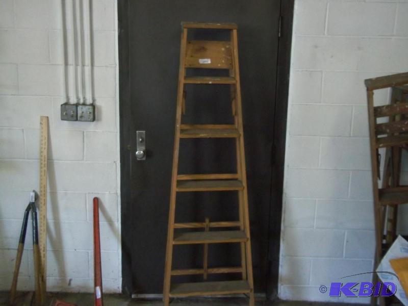 lot 327 image: 6 step wooden ladder