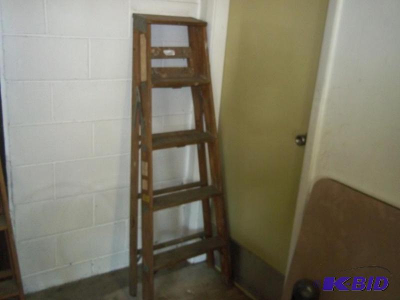 lot 329 image: 5 step wooden ladder