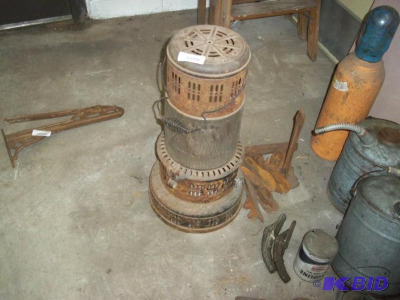 lot 331 image: Vintage Kerosene heater